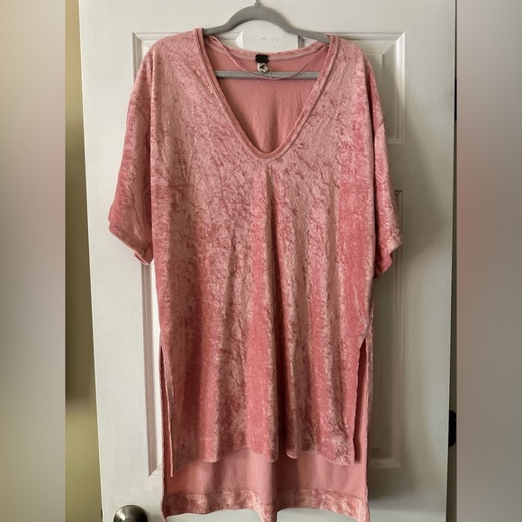 We The Free Dresses & Skirts - Free People We The Free Crushed Velvet oversized Dress Size XS Pink Luxe Tunic